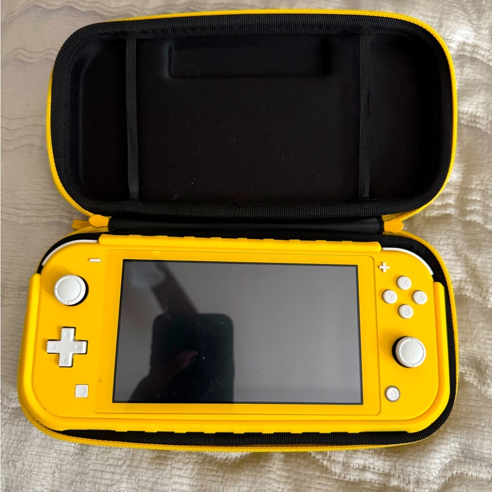 Nintendo Switch Lite 32GB Handheld Console Yellow with games